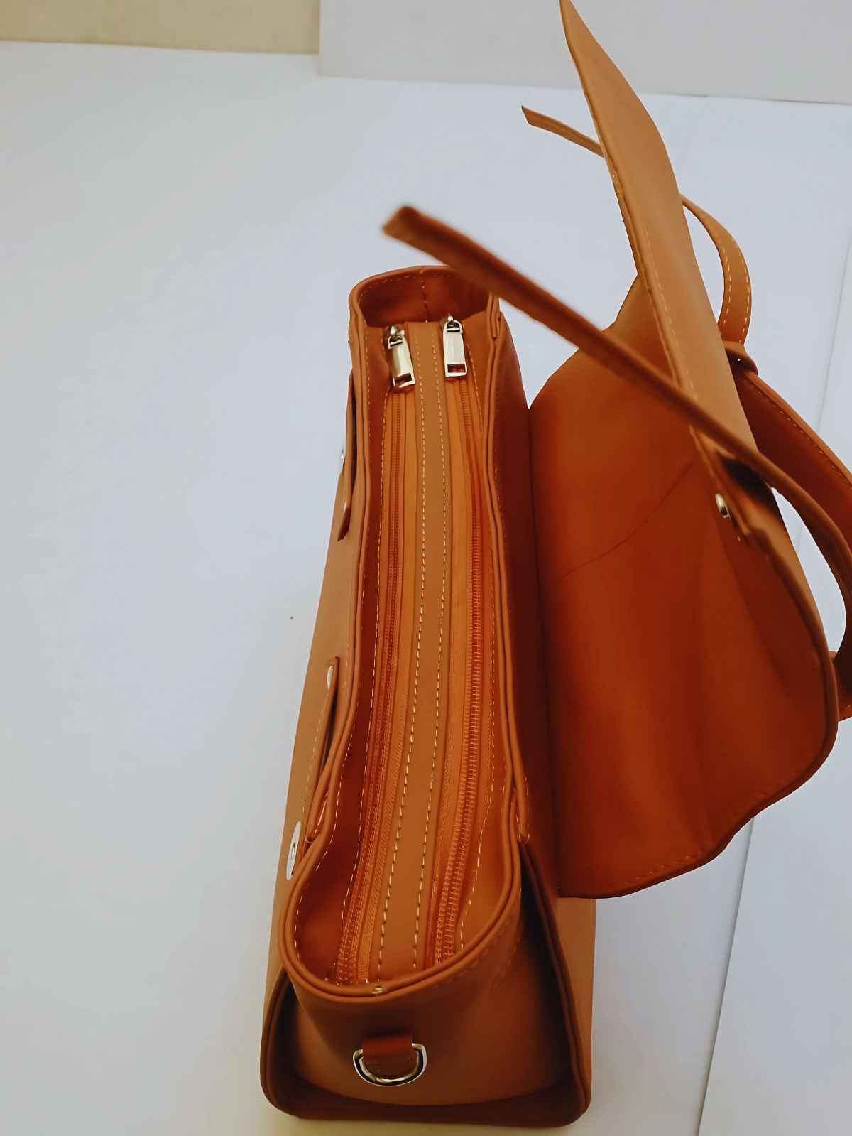 Timeless Elegance – Classic Cow Leather Handbag for Women