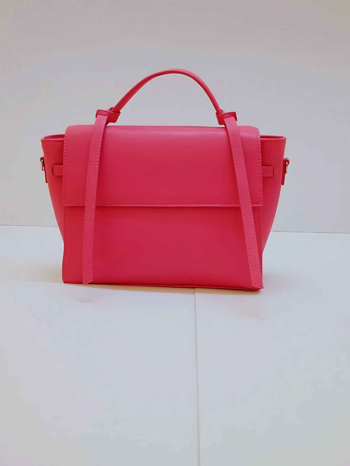 Timeless Elegance – Classic Cow Leather Handbag for Women