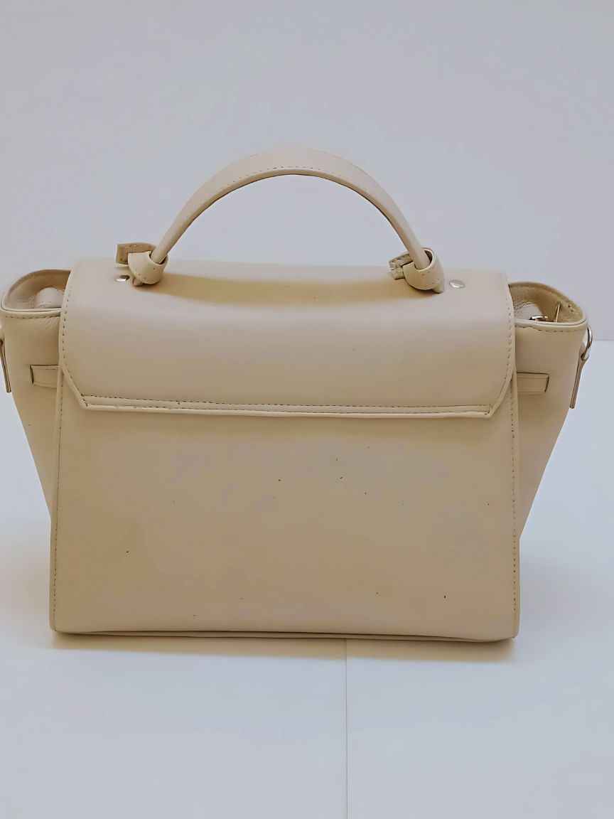 Timeless Elegance – Classic Cow Leather Handbag for Women