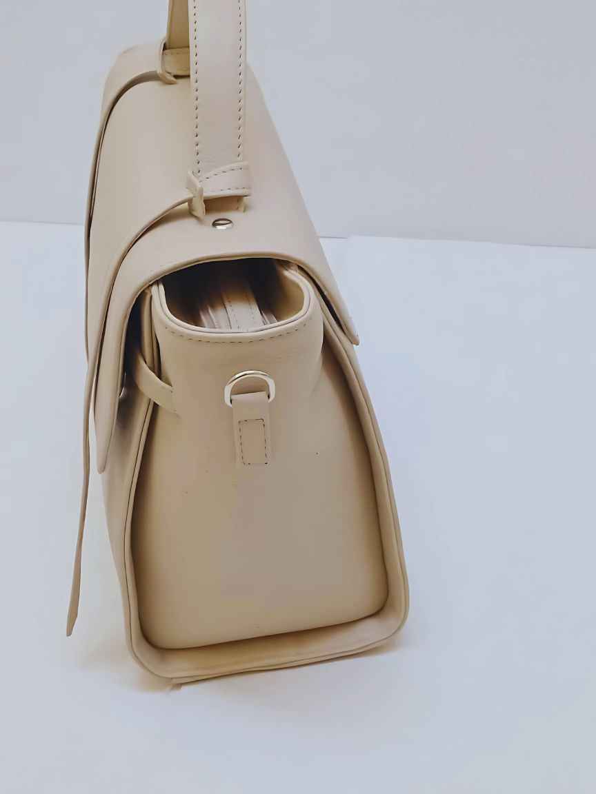 Timeless Elegance – Classic Cow Leather Handbag for Women