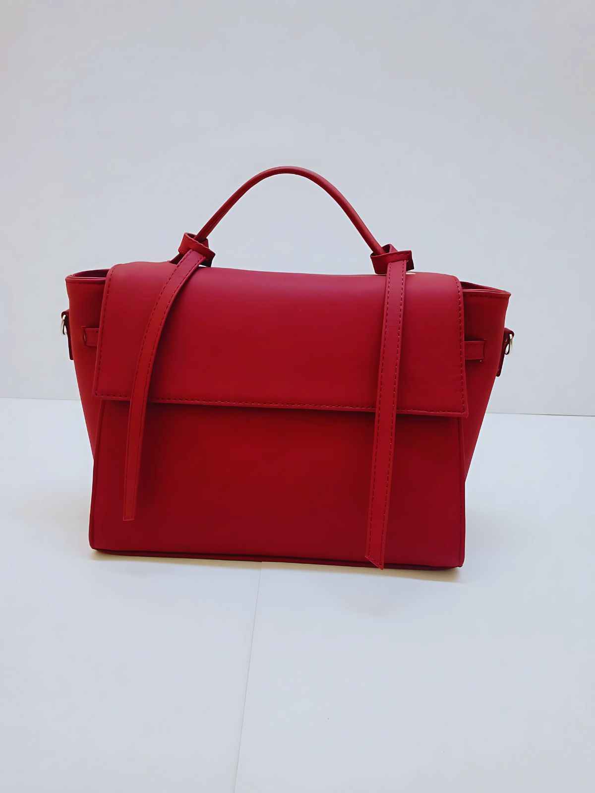Timeless Elegance – Classic Cow Leather Handbag for Women