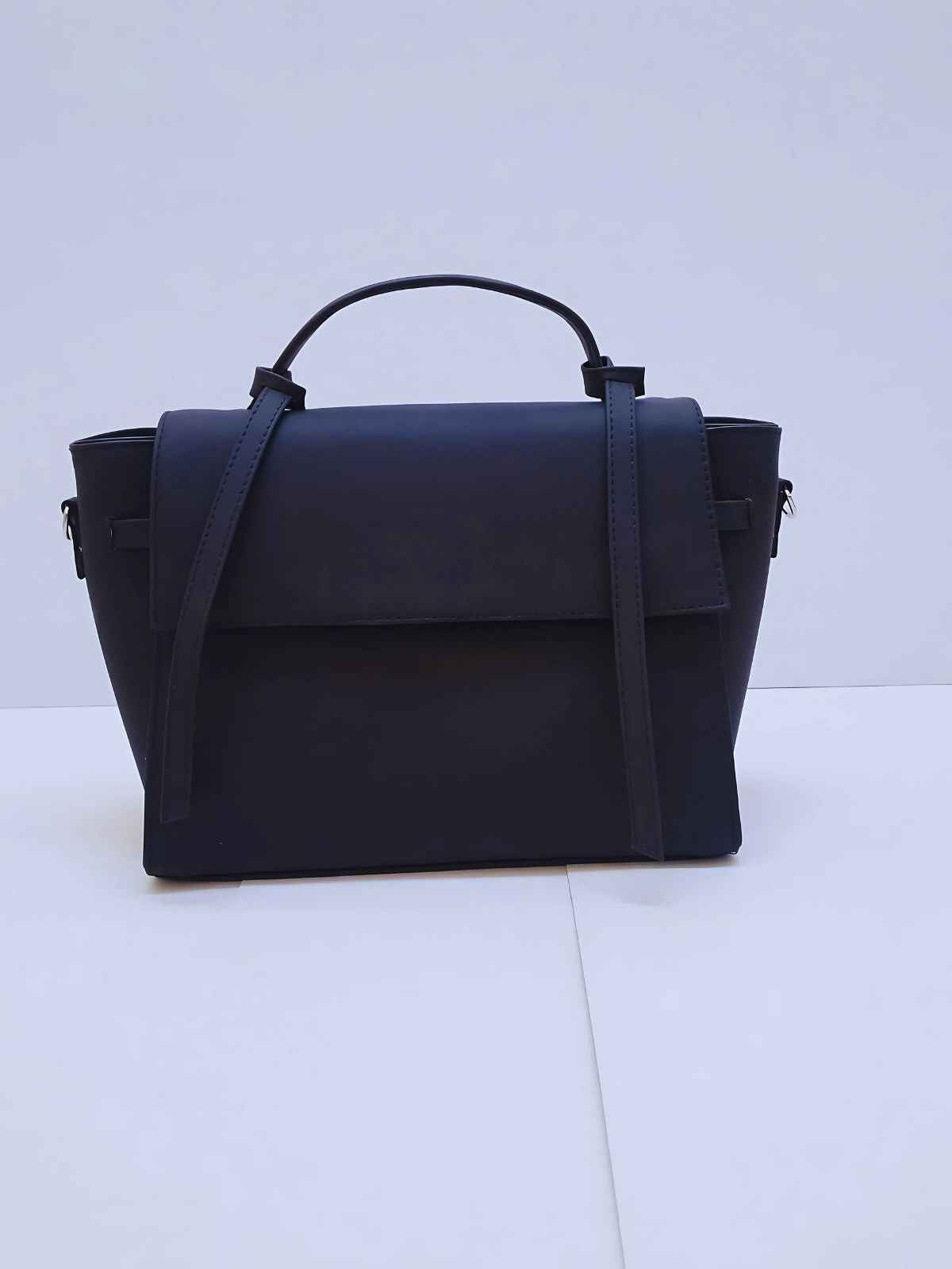 Timeless Elegance – Classic Cow Leather Handbag for Women