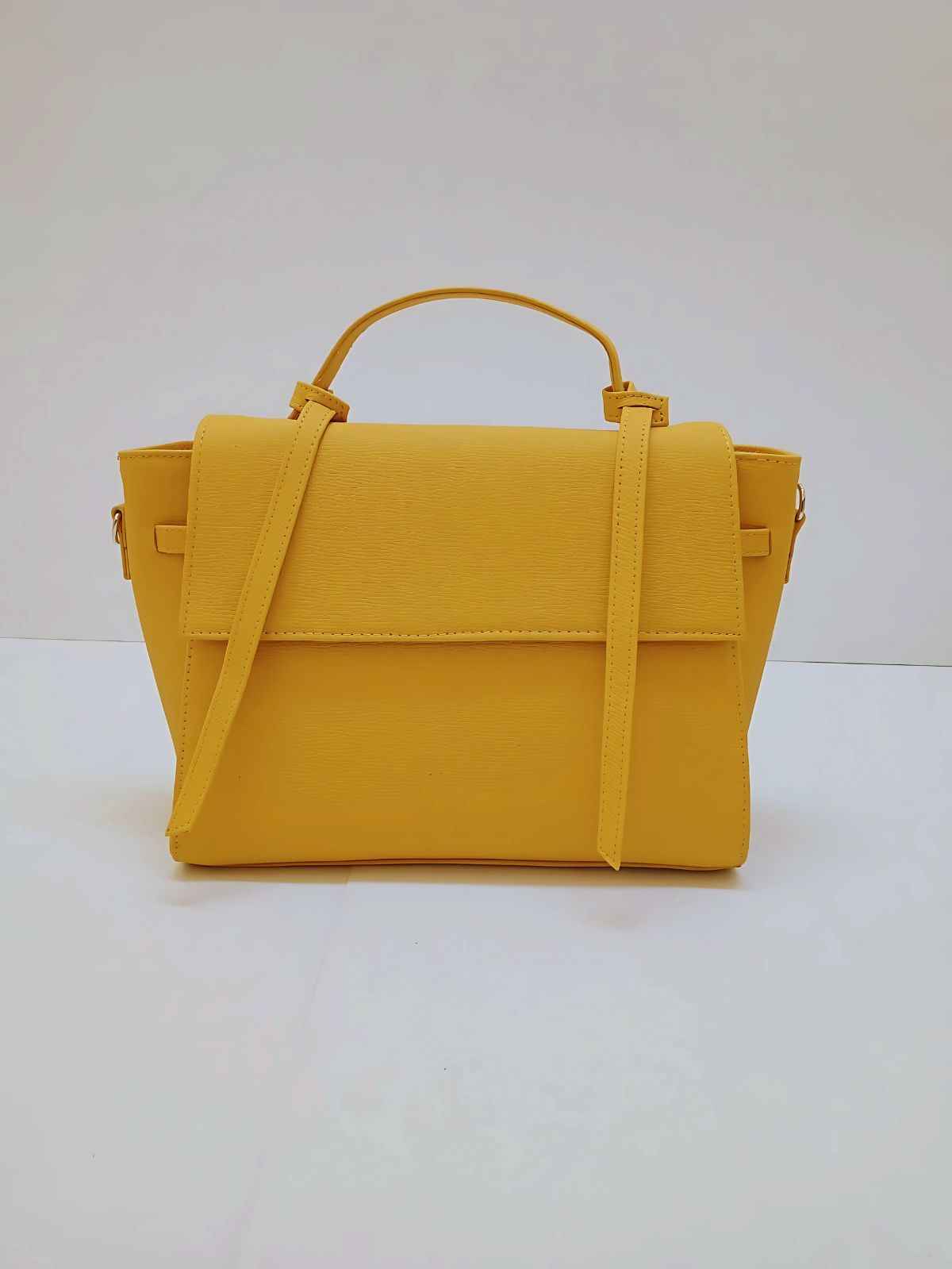 Timeless Elegance – Classic Cow Leather Handbag for Women