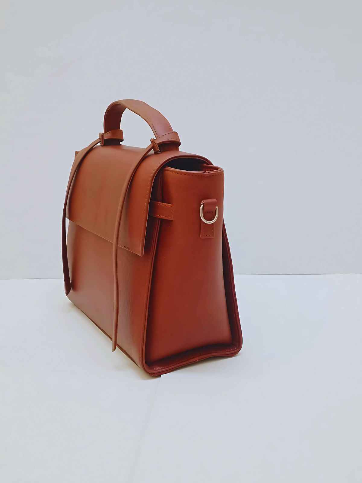 Timeless Elegance – Classic Cow Leather Handbag for Women