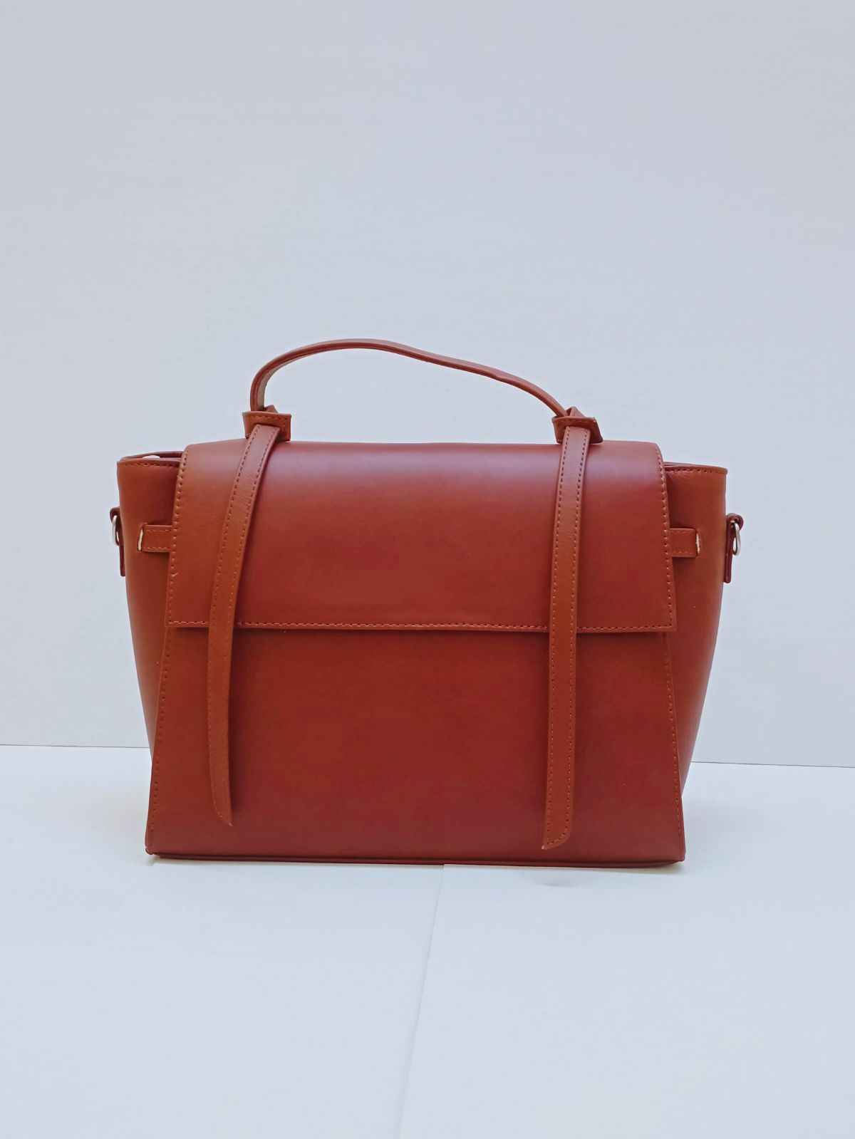 Timeless Elegance – Classic Cow Leather Handbag for Women
