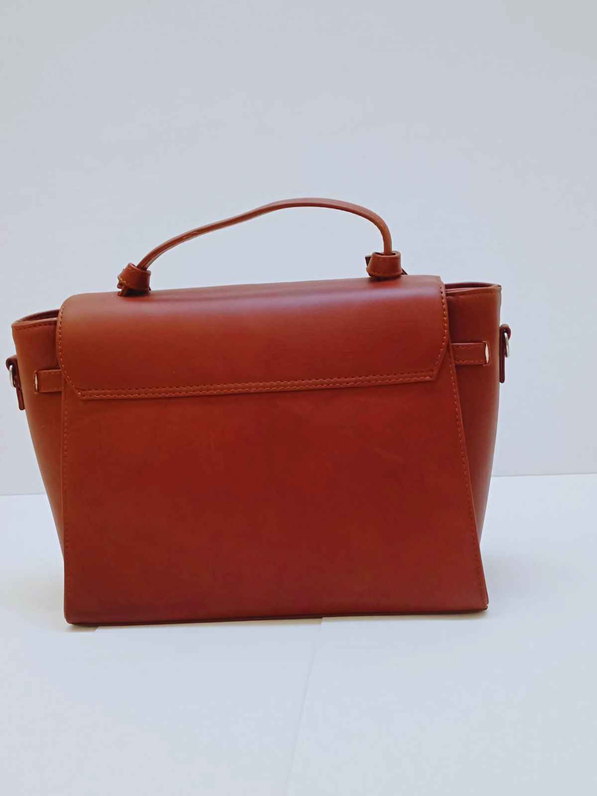 Timeless Elegance – Classic Cow Leather Handbag for Women