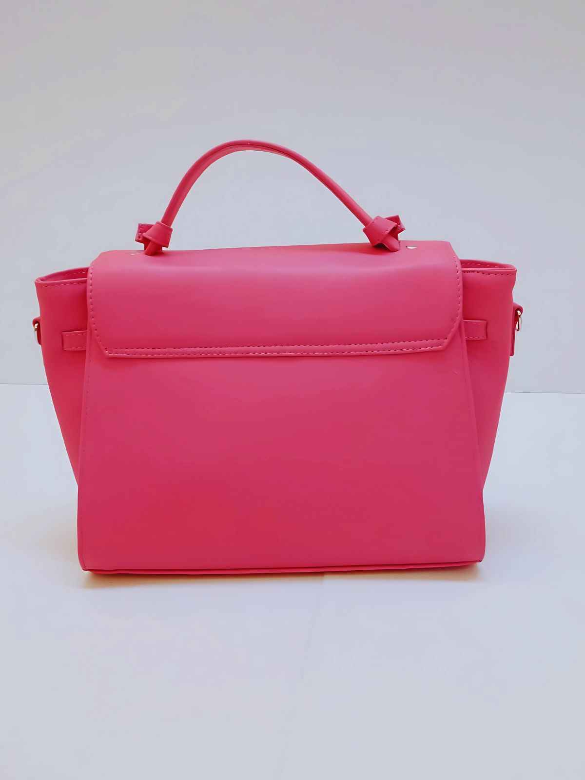 Timeless Elegance – Classic Cow Leather Handbag for Women