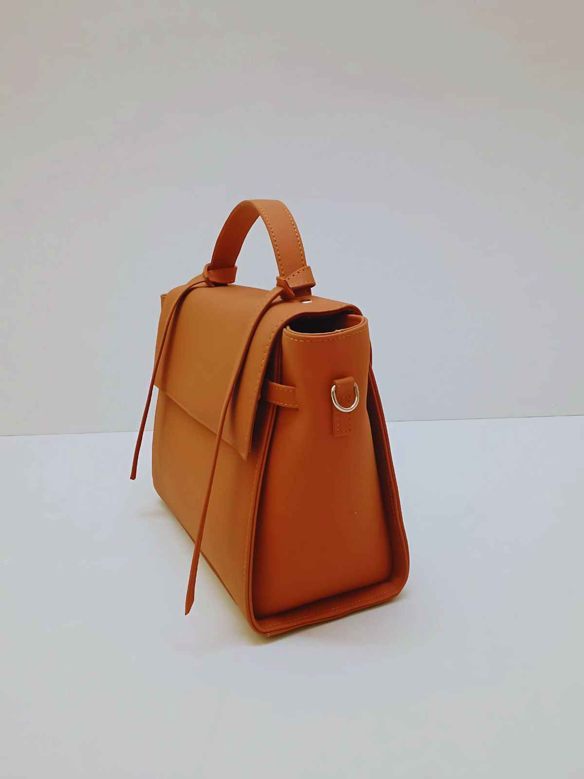 Timeless Elegance – Classic Cow Leather Handbag for Women