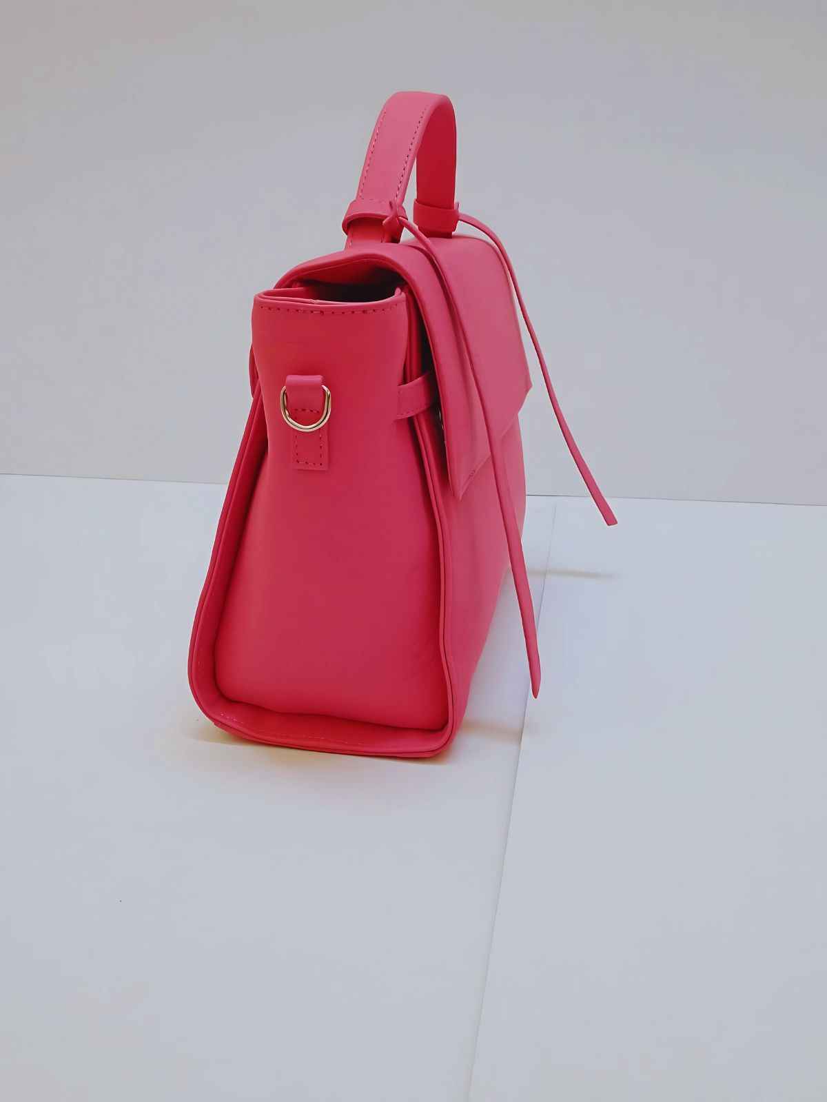 Timeless Elegance – Classic Cow Leather Handbag for Women