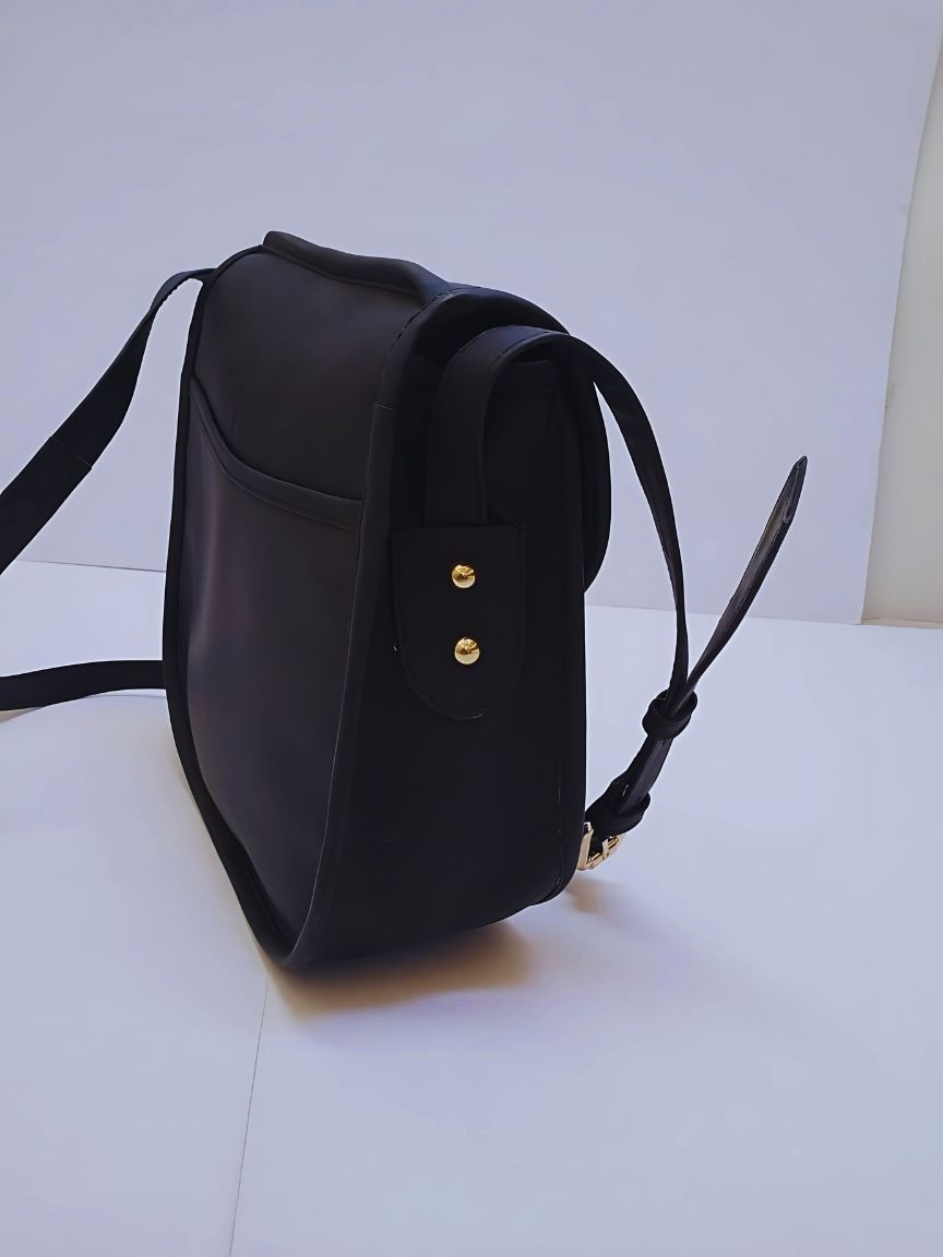 Trendy Leather Crossbody Bag for Women – Stylish Shoulder Handbag in Pakistan