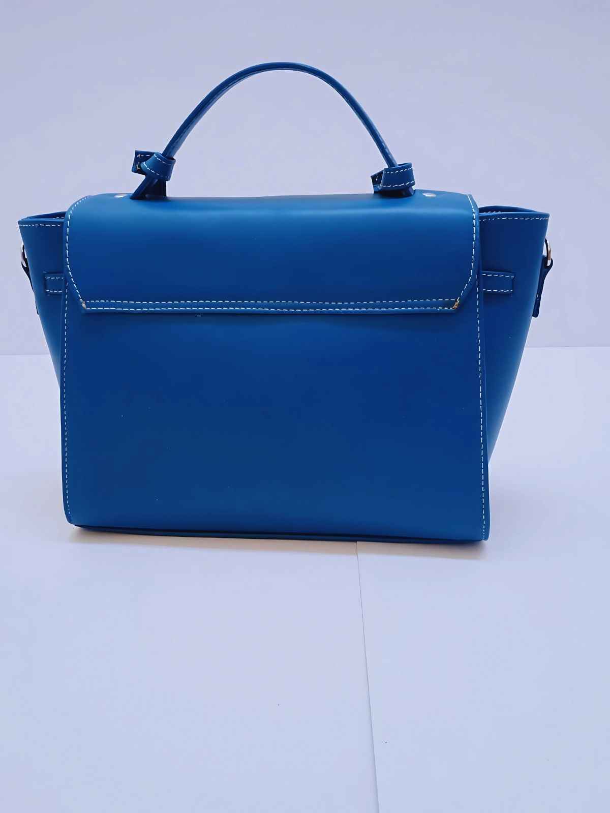Timeless Elegance – Classic Cow Leather Handbag for Women